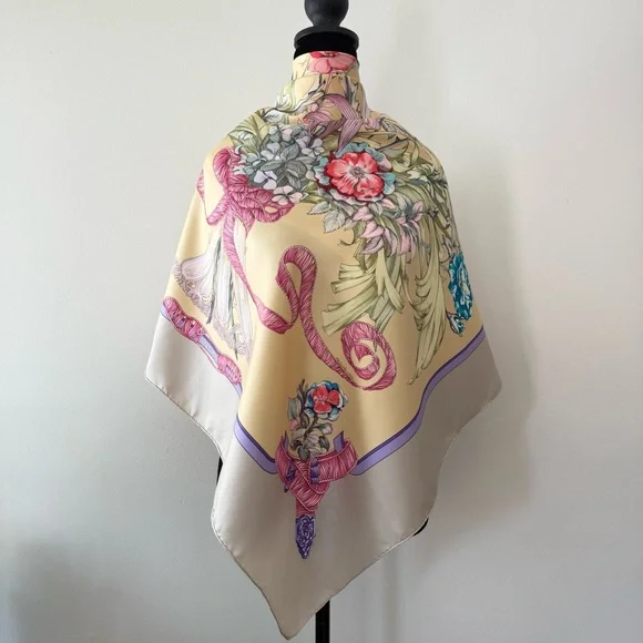 Hermes Floral Bouquet Silk Scarf in Cream Pink Blue - Picture 3 of 9